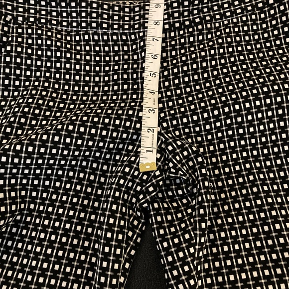 FULL OUTFIT -- Pants with Sleeveless Top and Earrings - Picture 10 of 14